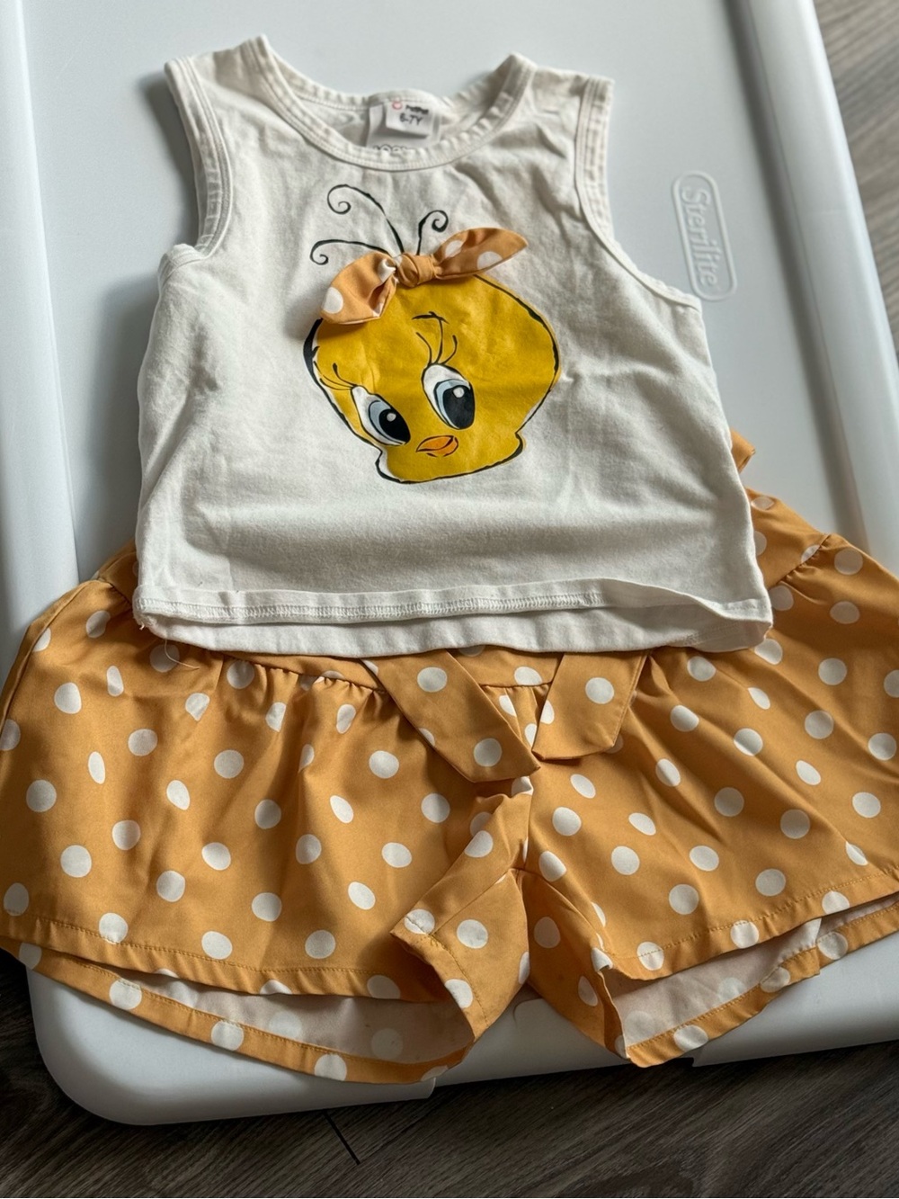 PatPat Tweety Tank Top & Polka Dot Shorts Set - Yellow & White